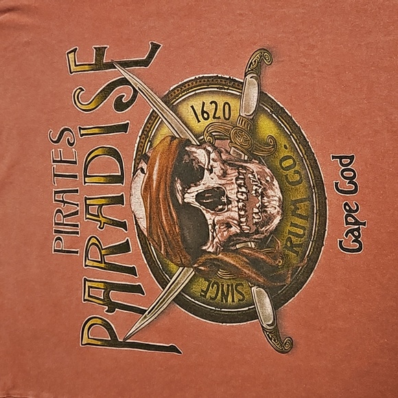 Pirates Paradise Cape Cod Rum Co. since 1620 graphic tee rusty red Medium UNISEX - Picture 2 of 6